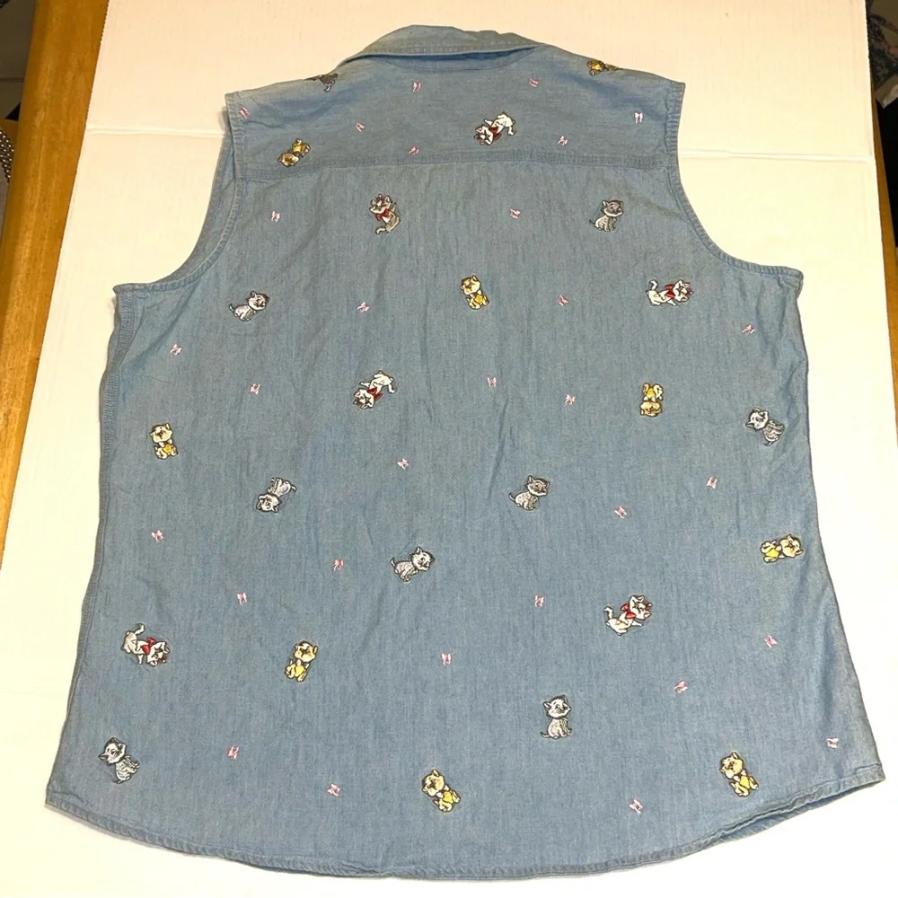Vintage Disney Store Embroidered Aristocats Blue Button Down Shirt Sleeveless XL - Picture 2 of 4